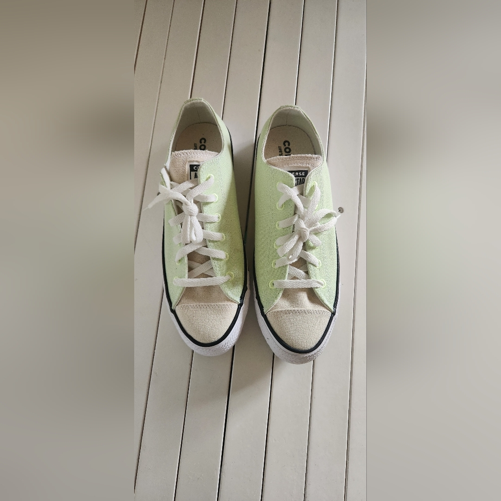 Converse Women's Light Green Canvas Sneakers.  Size: 7mens. 9wo's - Picture 2 of 9